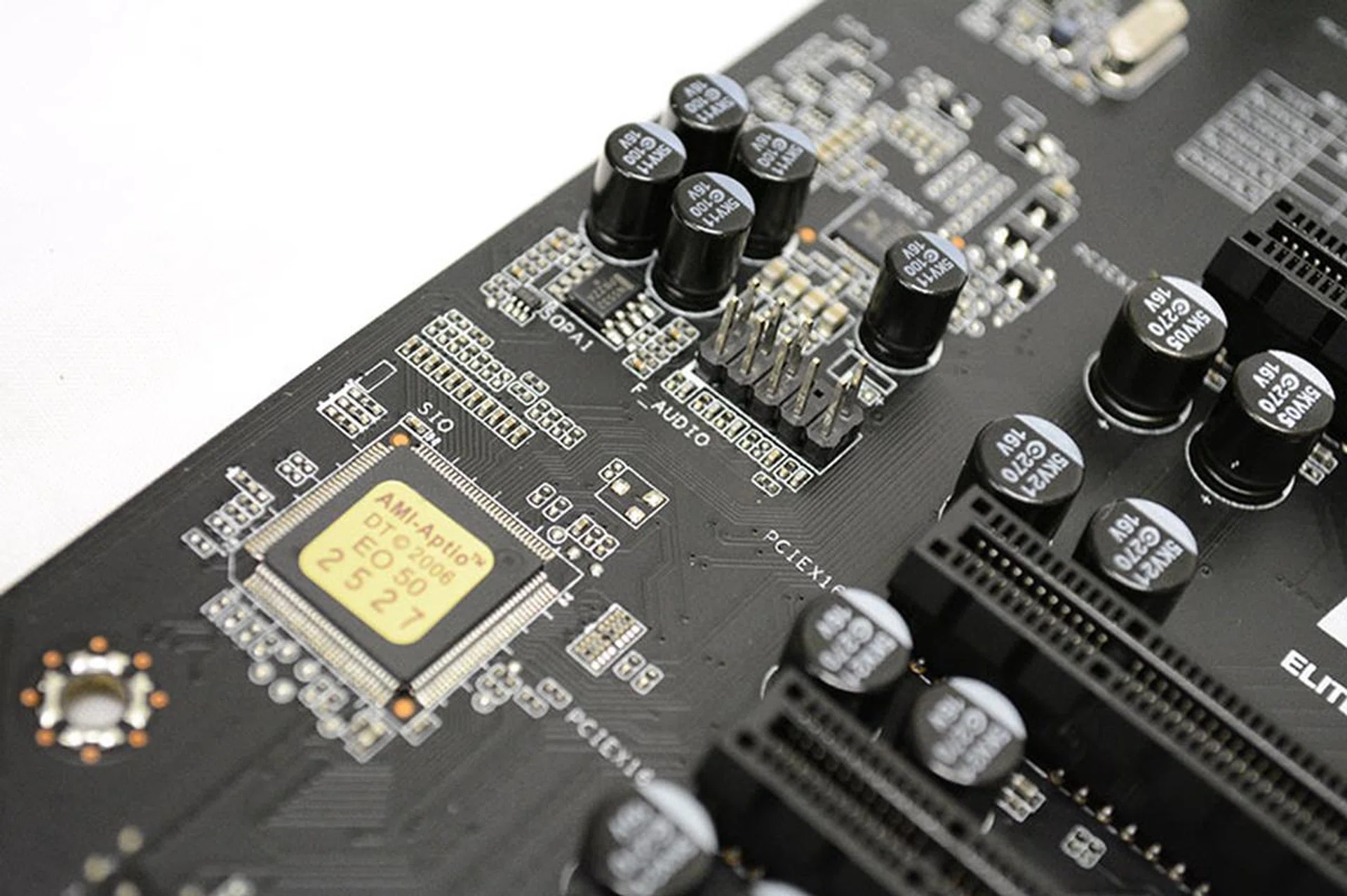 The board relies on a Realtek ALC1150 codec for its onboard audio.