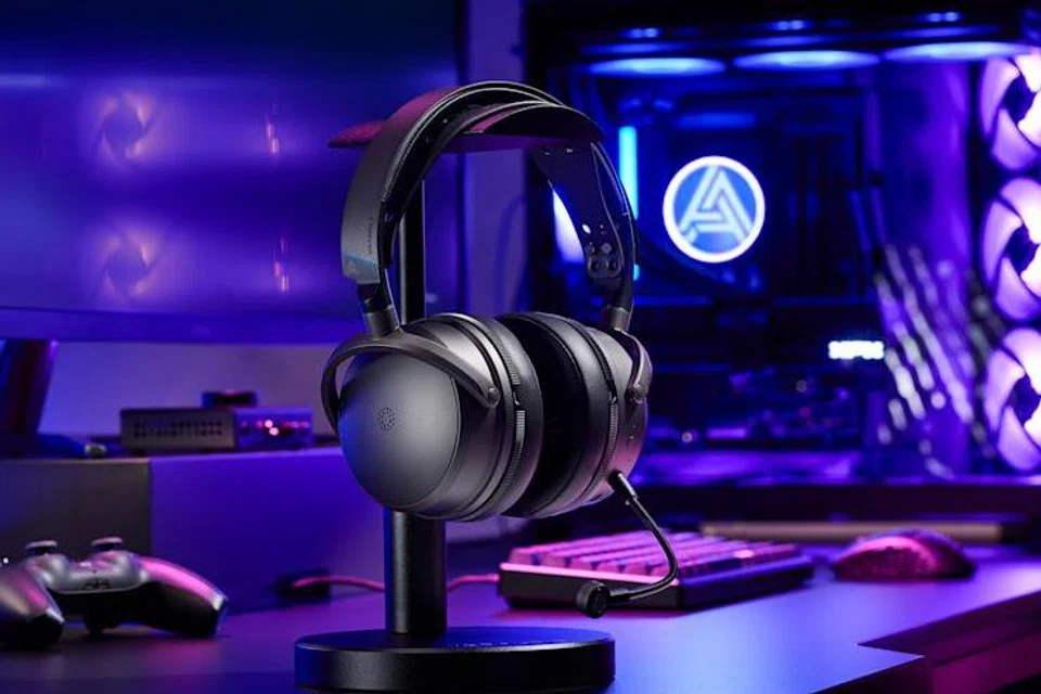 Newly launched Audeze Maxwell 2 gaming headset available in Xbox and PlayStation variants. 