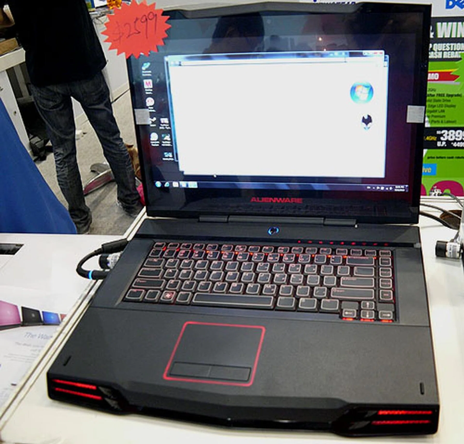 Dell's enthusiast range, Alienware is at the PC Show too, with this 15-inch M15x model going for just $2599. That will fetch you a capable gaming machine with a Core i7-720QM processor and an NVIDIA GeForce GTX 260M graphics. 