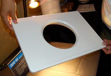 The vortex fan design based Cryo V60 from NZXT can accommodate up to 15.6-inch notebooks with ease.