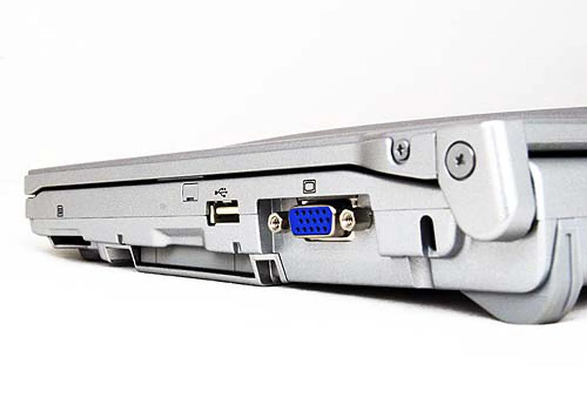 On the right side, you'll find a video output, a USB port and the SD Card reader.