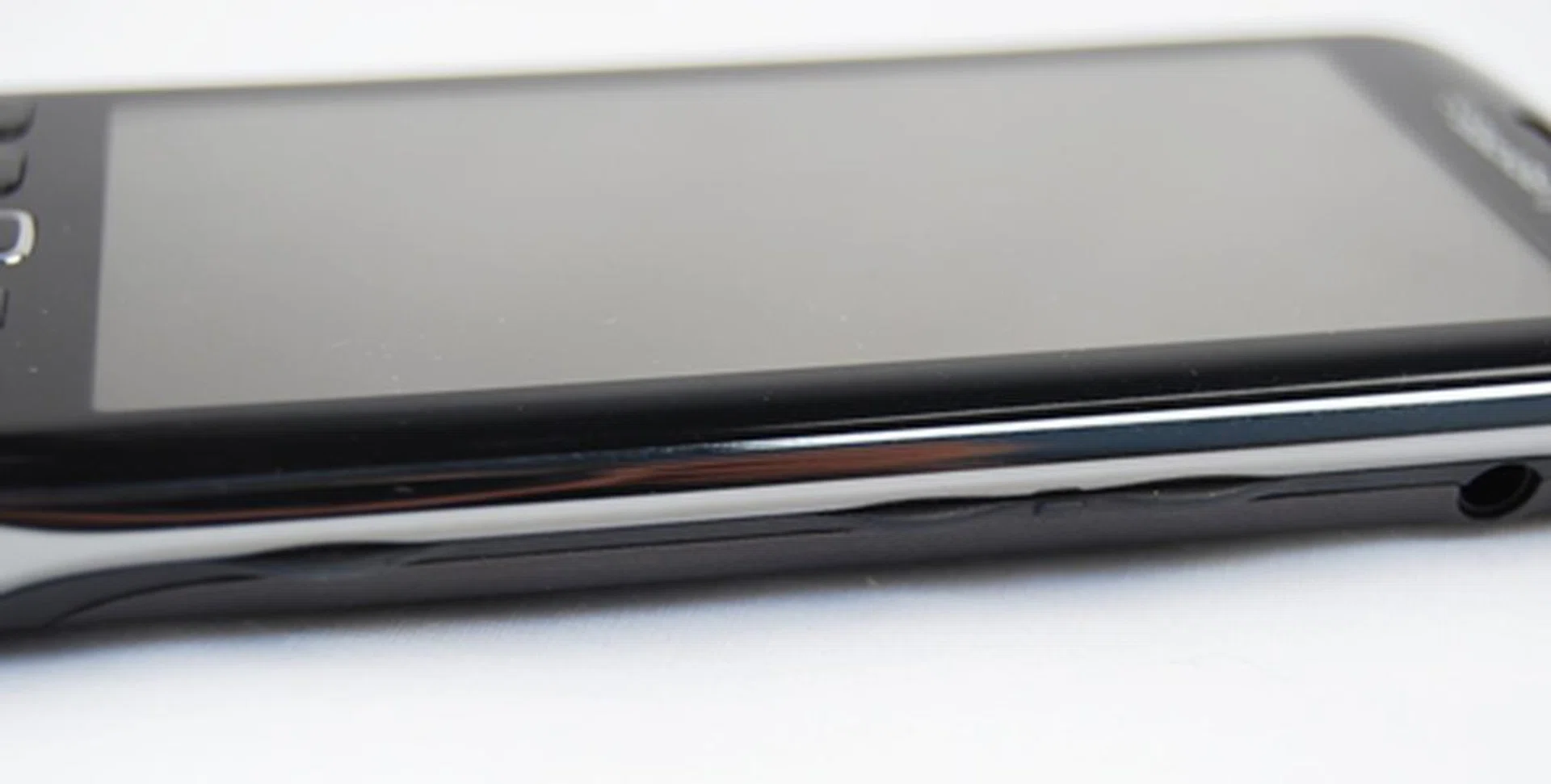 We would like to see properly demarcated buttons instead of raised rubber bumps.
