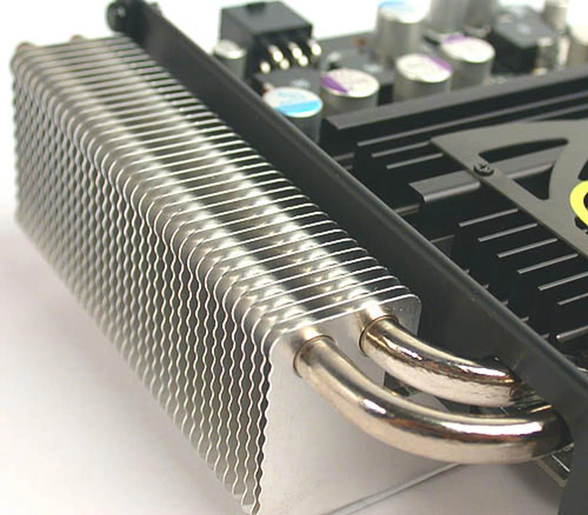 The radiating aluminum fins are located at the top of the card to avoid clashing with your motherboard components, similar to what we have seen from ASUS. A metal support bar is also needed to prevent its weight from warping the card.