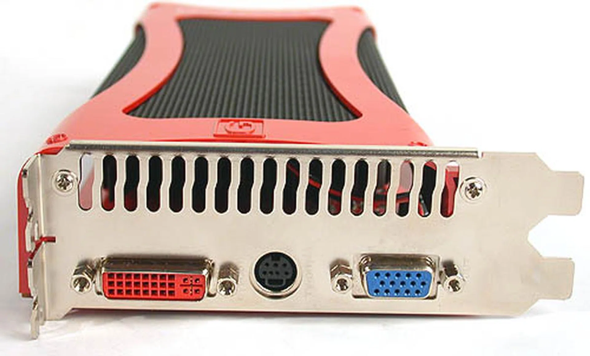 The standard model has a pair of HDCP supported dual-link DVI outputs but it seems that Gainward only provided one. The other is the older VGA analog output and seems like a step backwards. However, we believe many end-users would still be glad with just one DVI port.