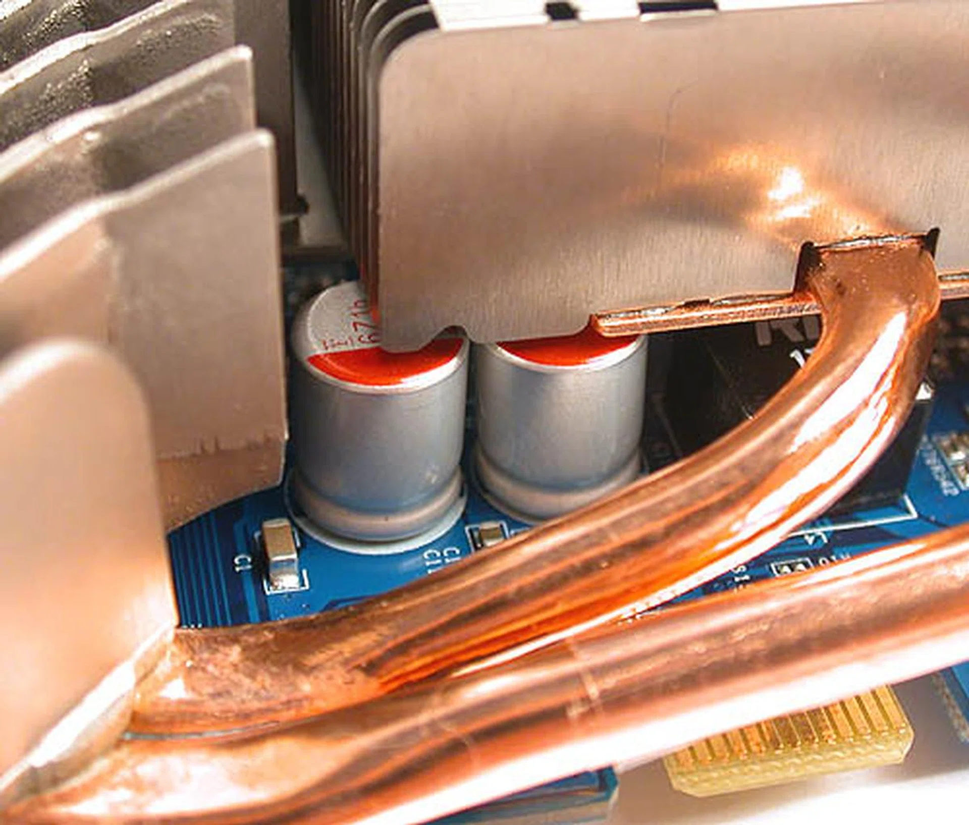 Just like its motherboards, Gigabyte has promised to use only solid capacitors on its GeForce 8600 GTS to ensure greater reliability.