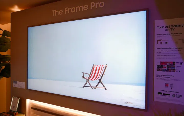 The Frame Pro comes with  a five-month free subscription to the Art Store. Photo: HWZ.
