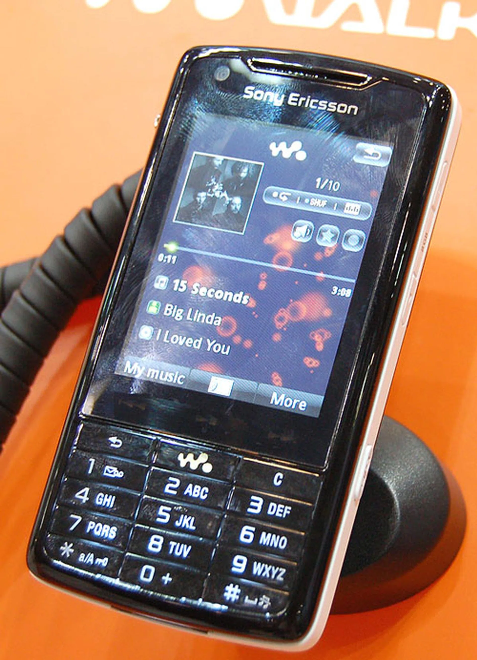  For more dedicated music fans, the Sony Ericsson W960 can contain up to 8GB of songs and managing/transfer of songs is much less of a hassle due to its speedy transfer of up to 1GB data in less than 3 minutes. Touch controls are available for easy browsing of the menus and also the Internet, especially since it also supports 3G and Wi-Fi. There's also a 3.2-megapixel camera. This mobile phone will only come in black and you can expect to see it from Q4 2007.  