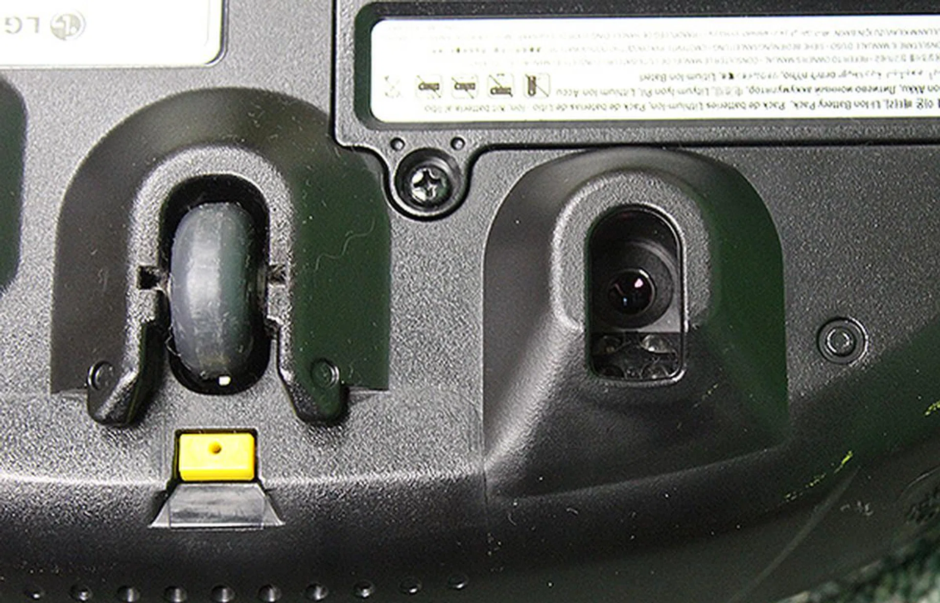 The bottom-mounted optical sensor is located next to the rear wheel and it scans the floor to help orientate itself and to spot dirt.