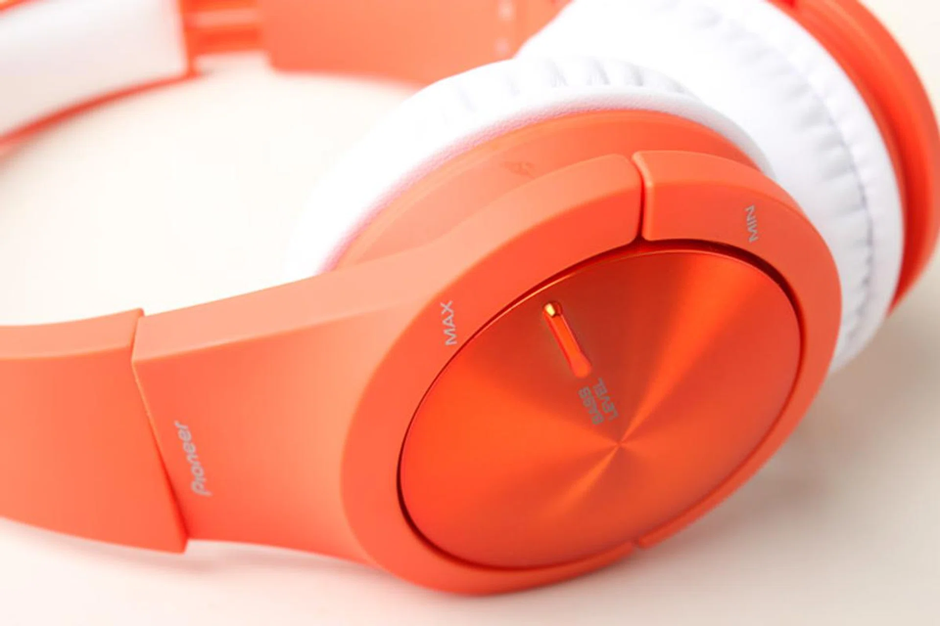 The ear-cups swivel slightly to allow for a better fit. 