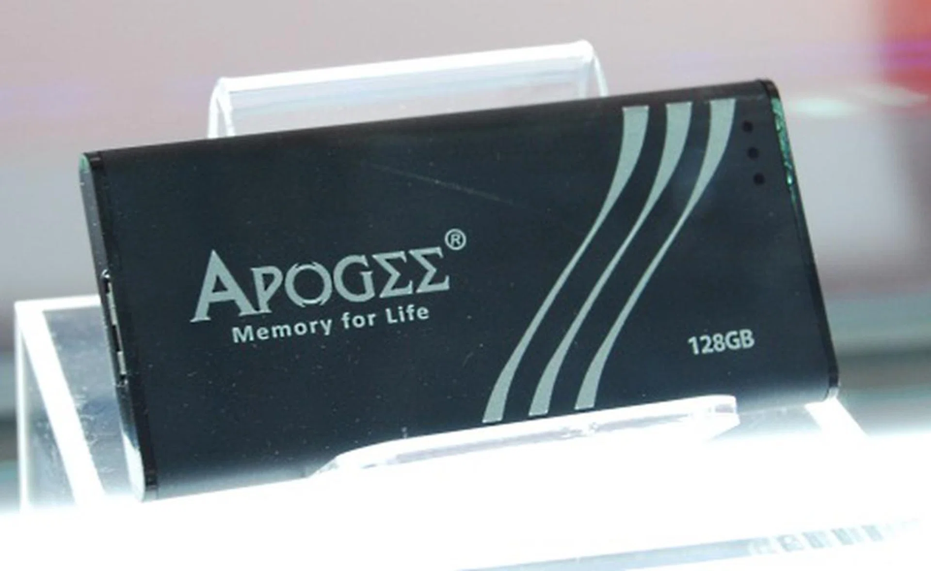 This USB 3.0 flash drive (A101) has capacities of 32, 64 and 128GB with transfer speeds of up to 186MB/s (read) and 130MB/s (write). 