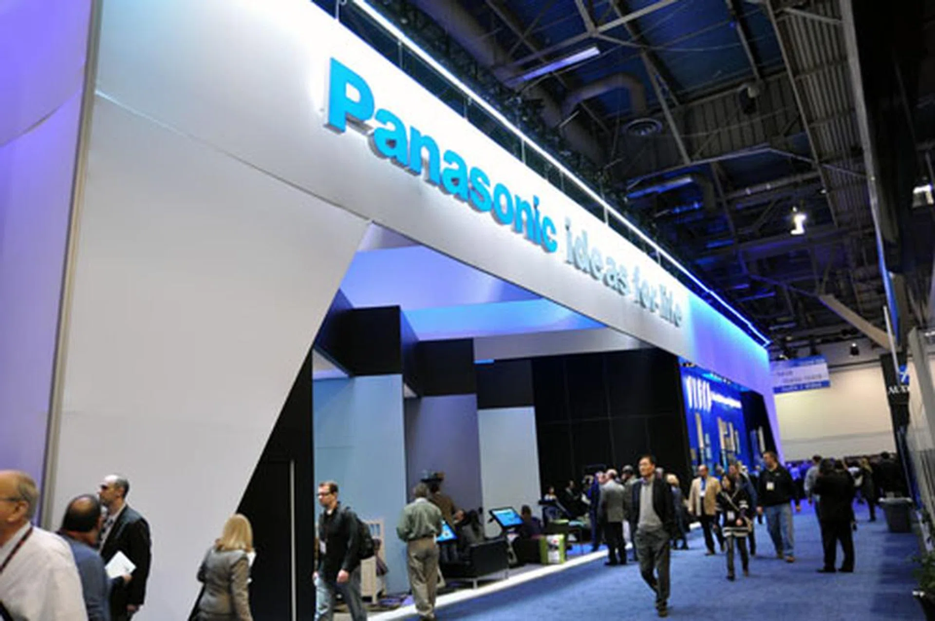 Panasonic's booth is really huge, with plenty of space to walk around and even a section for a chat session with Hollywood directors.