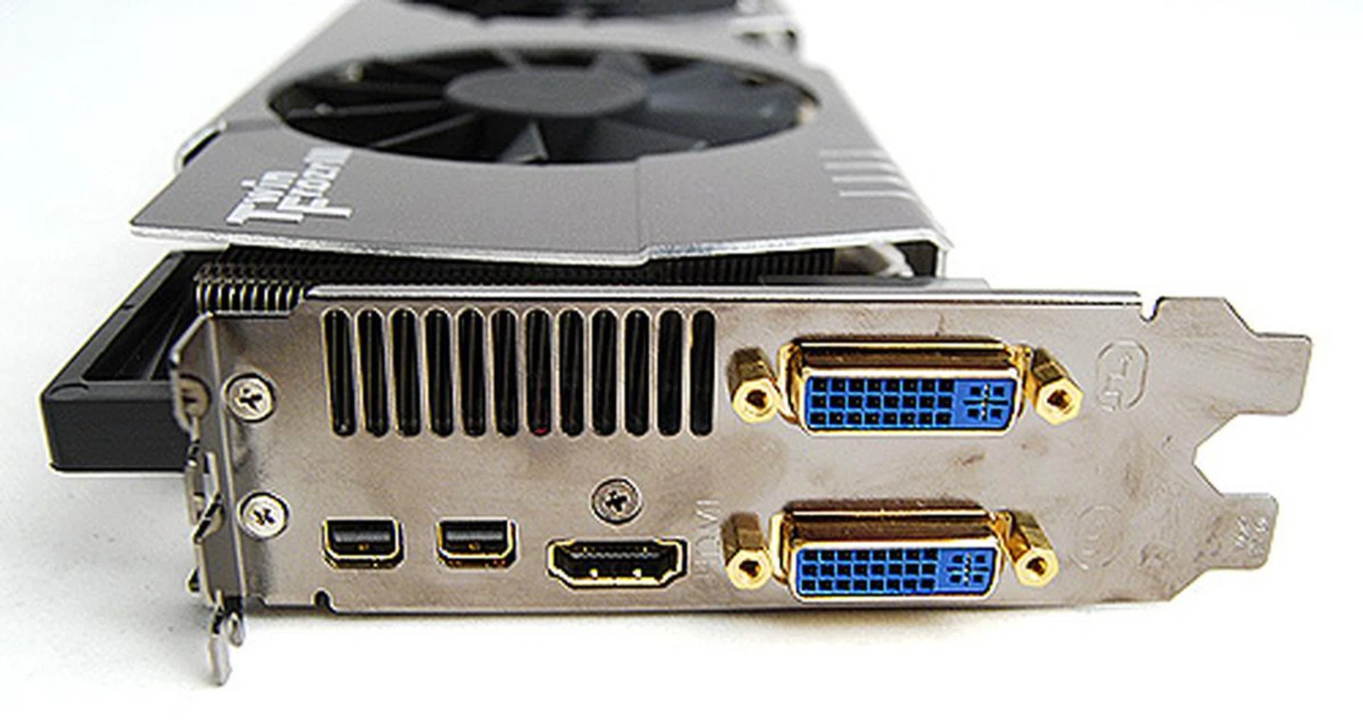 The card gets the usual twin DVI ports, single HDMI port and twin version 1.2 mini-DisplayPorts.