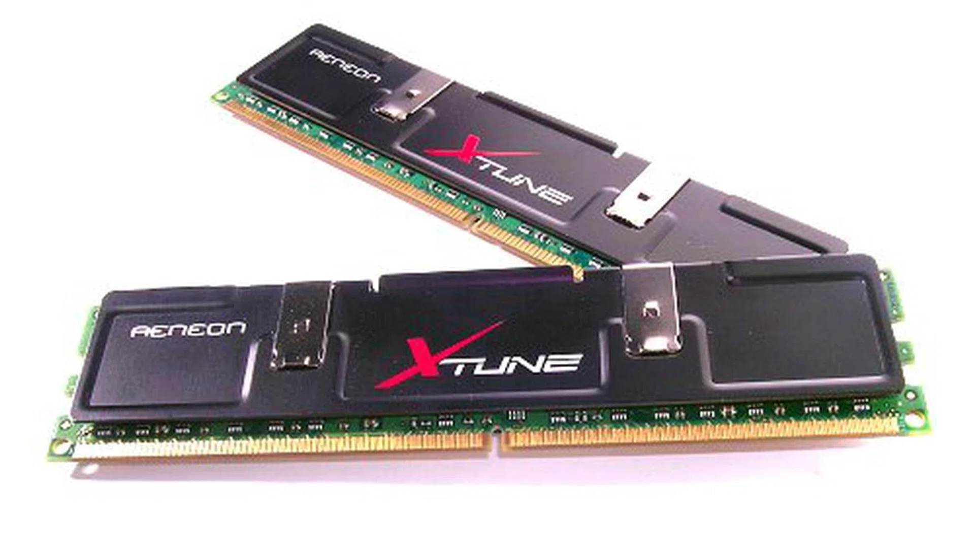 Putting the AENEON XTUNE DDR2-1066 to the test.