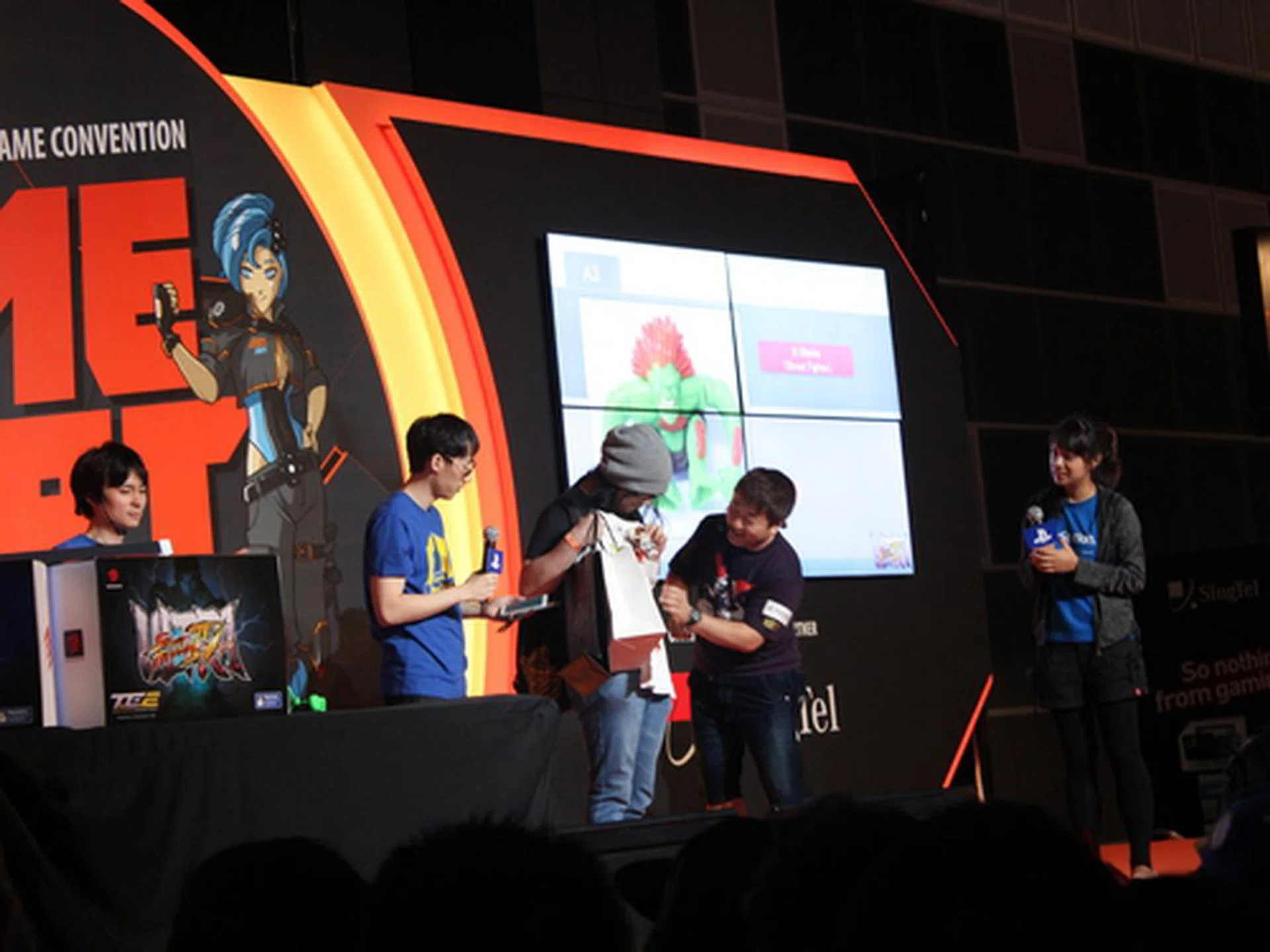 The final winner of the quiz. Yes, Ono-san asked for his number as well.