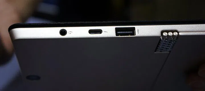 Over on the other side, the Lenovo Miix 720 can be seen sporting a Thunderbolt 3 port, a highlight for this versatile 2-in-1 notebook.