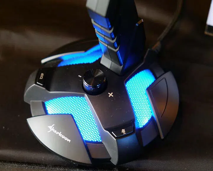 Controls built into the base of the stand allow for quick operation.