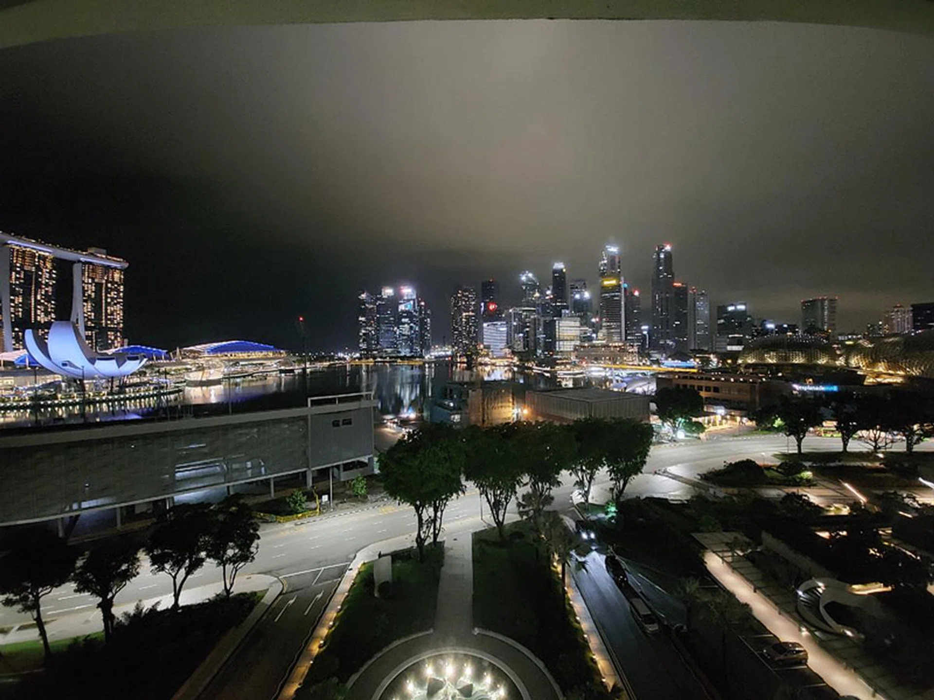 (Auto settings: ƒ/2.2, 1/4, 1.74mm. ISO800)