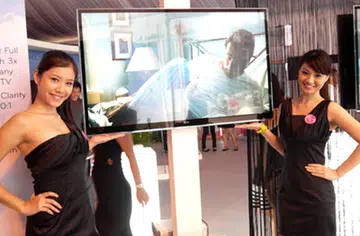 LG is rarely the forerunner in the AV industry but the Koreans are looking to change things with their Full LED Slim 3D TV. The LX9500 is powered by 1,200 LEDS located behind the LCD panel. Not only does it offer local dimming features, LG somehow managed to pack all that 3D goodness and direct backlights into a 22.3mm thick frame.