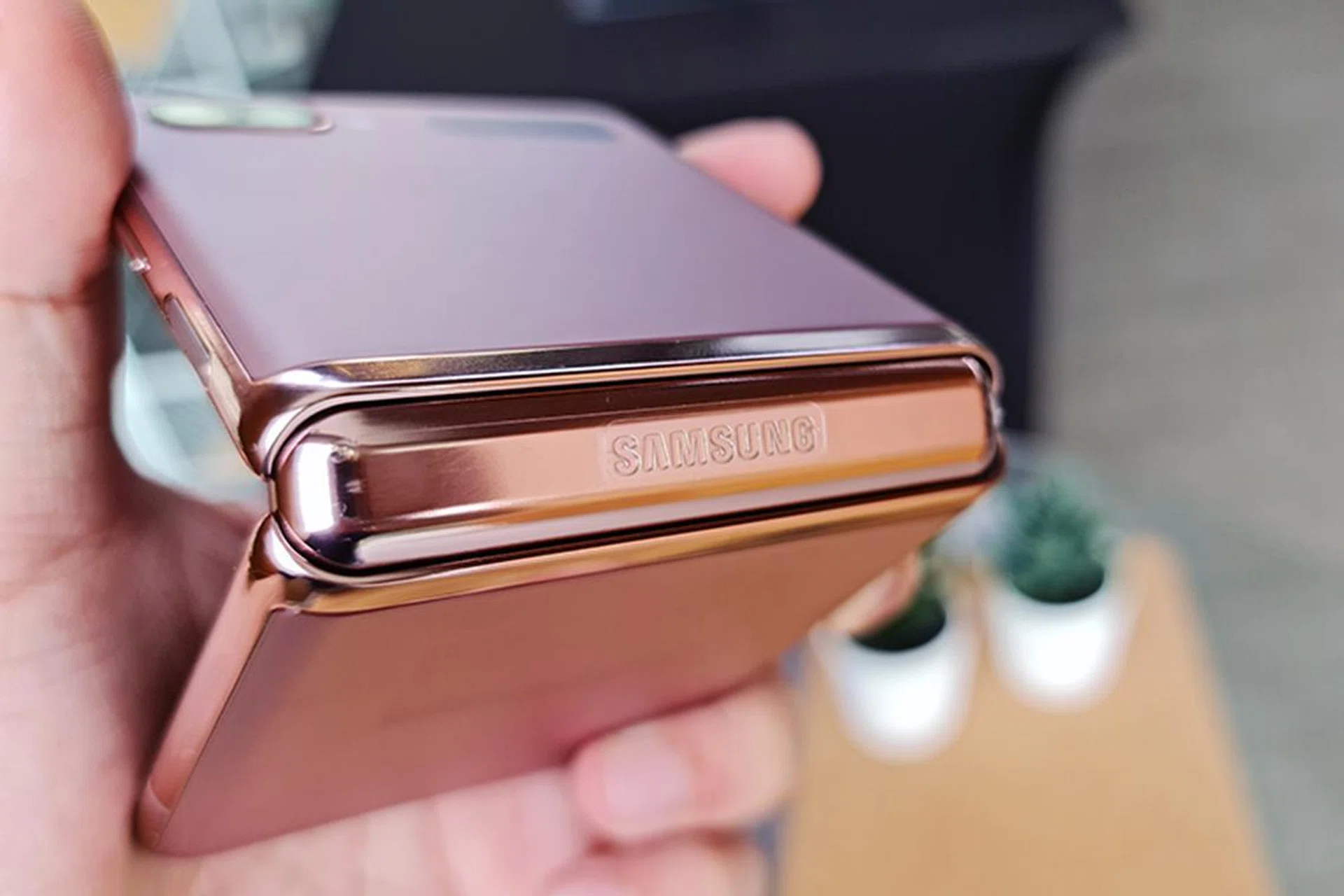 Samsung Galaxy Z Flip 5G (2020).