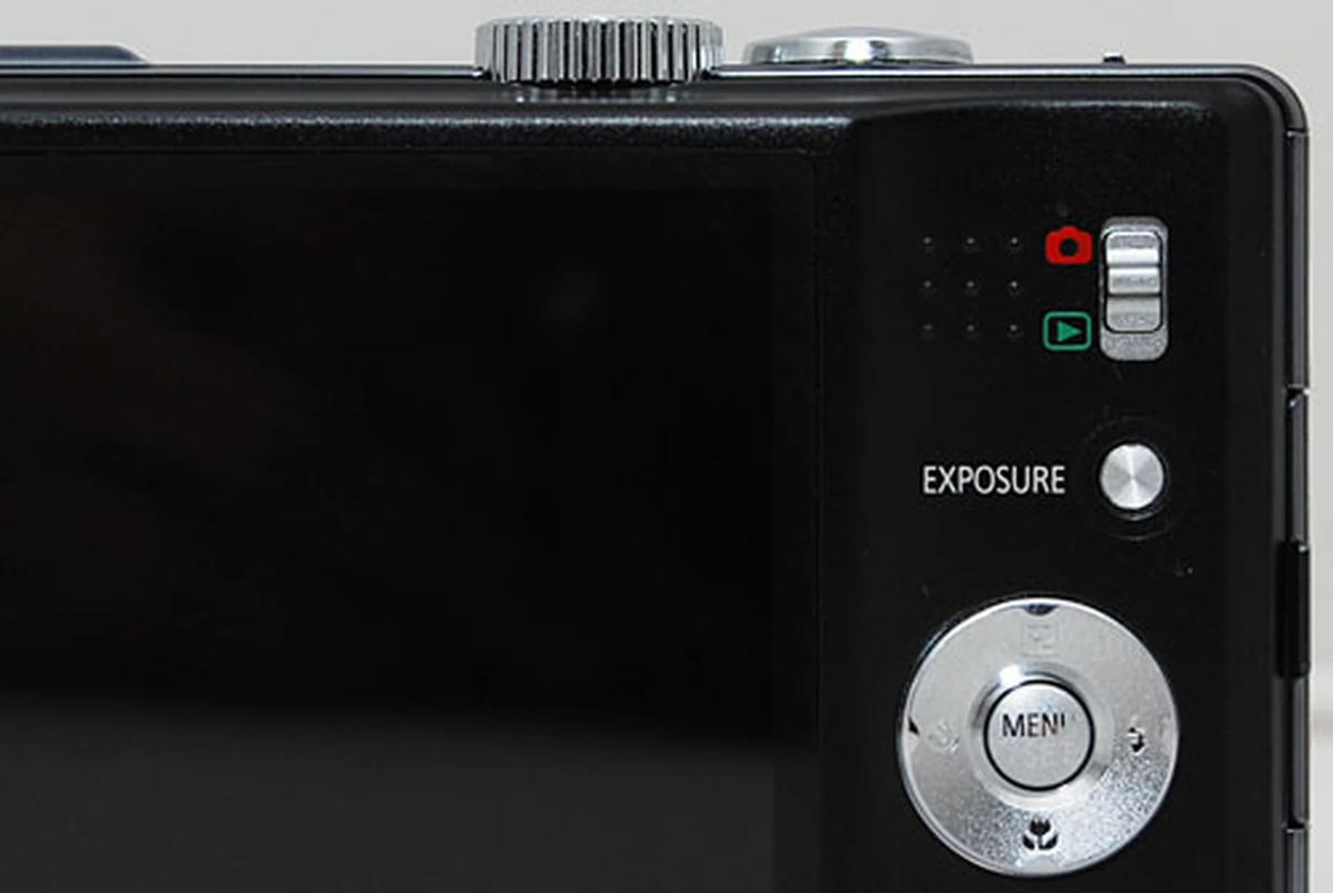 To change aperture or shutter speed values, you need to press the Exposure button, and then use the d-pad to scroll through the available settings. A little too tedious for us.