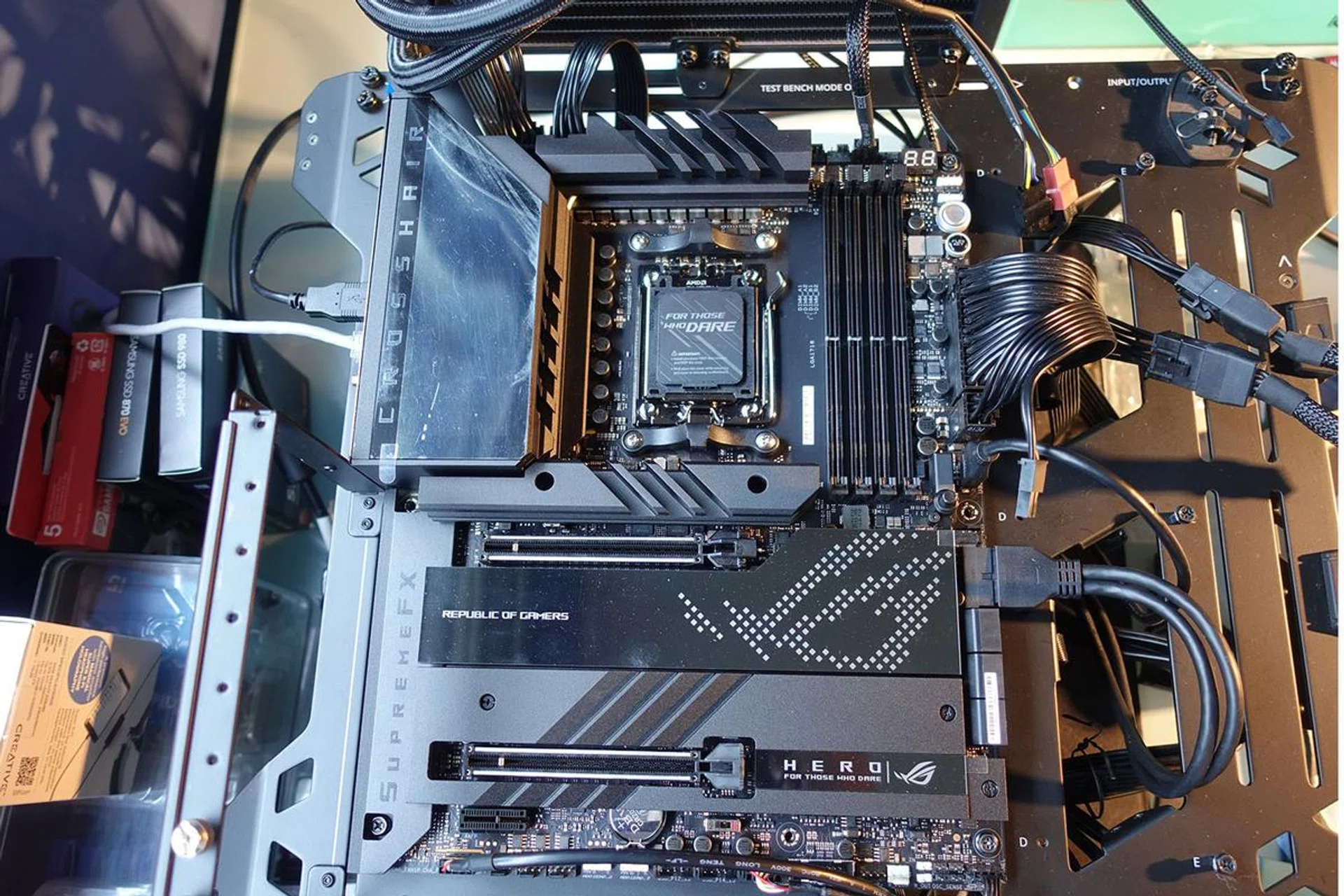 The ROG Crosshair X670E Hero is ASUS's ATX motherboard compatible with Ryzen 7000 series processors, and comes with 18+2 power stages, give M.2 slots and dual USB4 support.