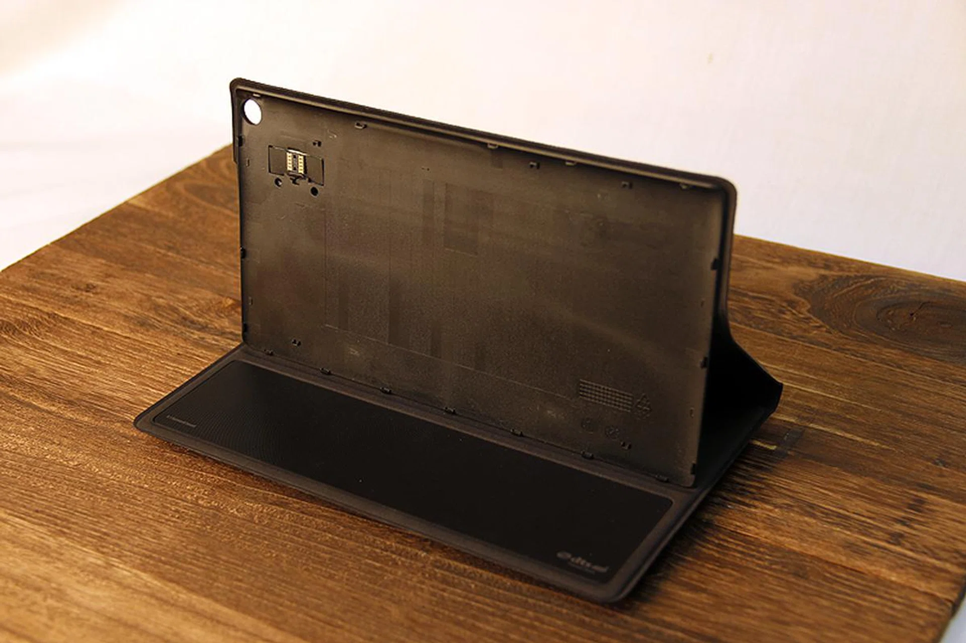 To amp up the audio capabilities of the tablet, you can get the optional Audio Cover (sold separately at S$129).