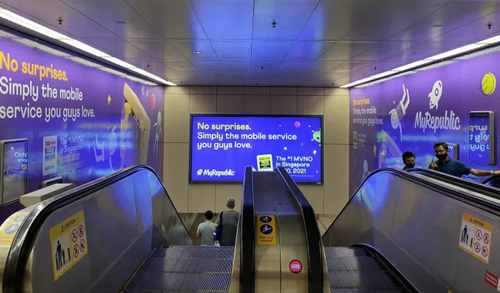 Nice branding at Raffles Place MRT station ;)