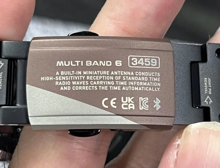 The watch features Multi Band 6 technology.