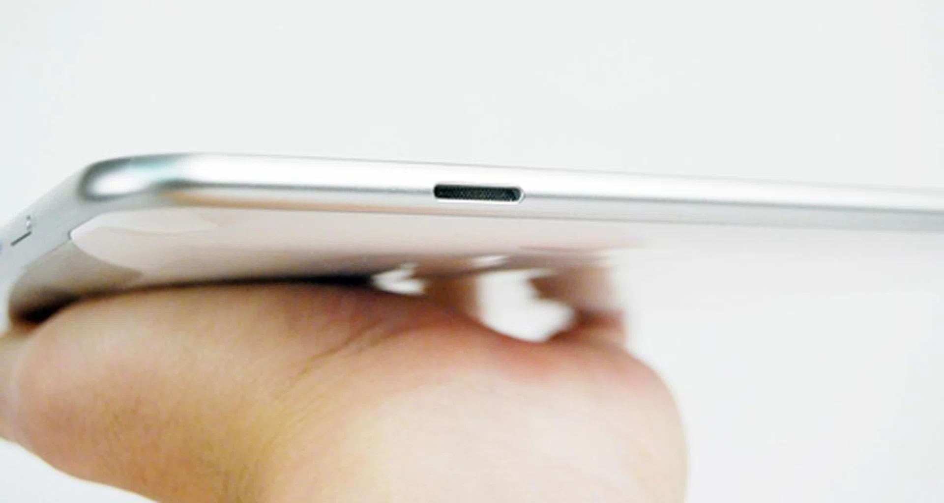 Flanking the sides of the Samsung Galaxy Tab 10.1 is a pair of stereo speakers. 