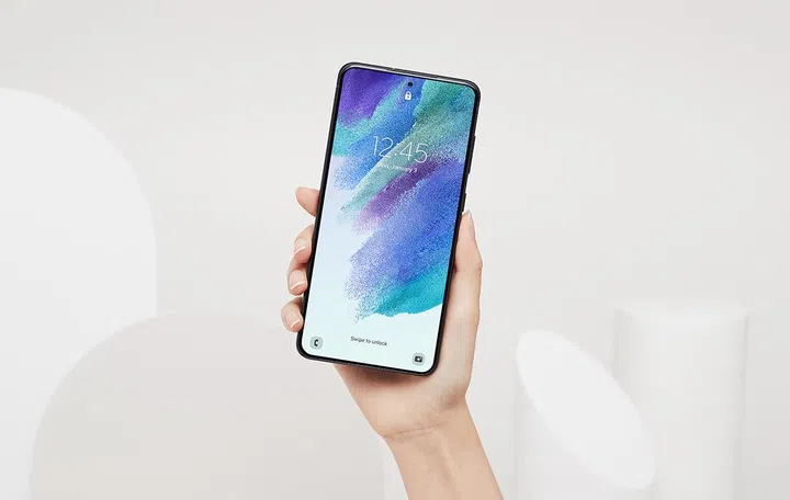 Samsung Galaxy S21 FE.