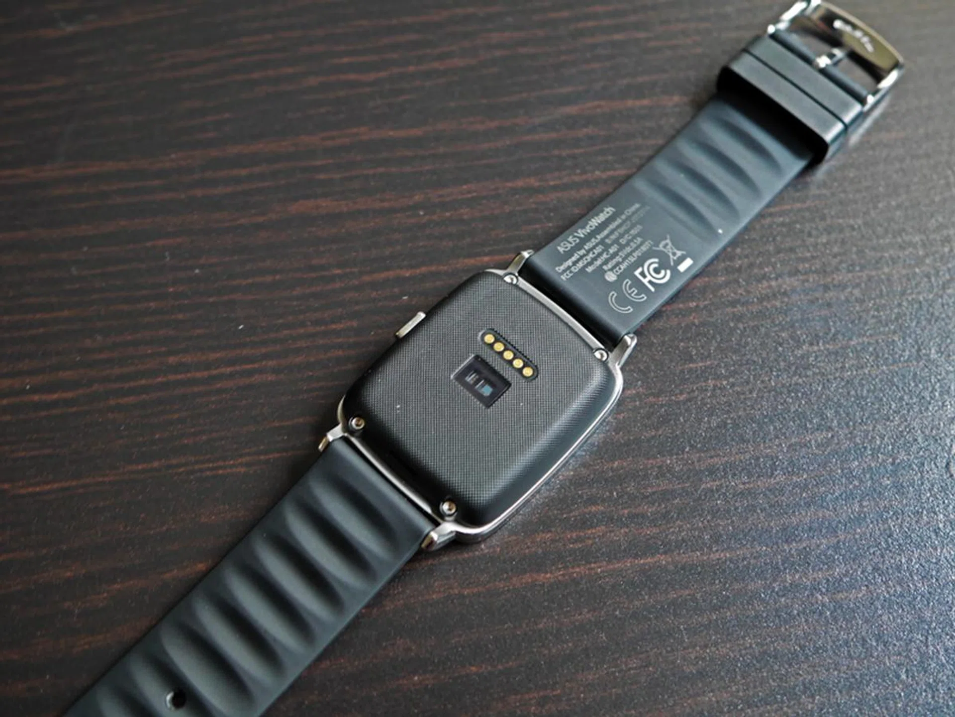 On the rear you have the built-in heart rate sensor and charging connector.