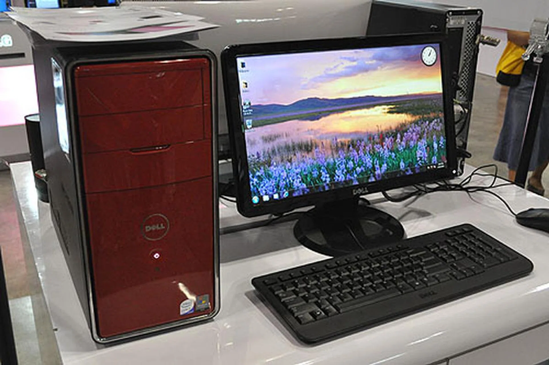 For those who prefer a more petite desktop system, the Dell Inspiron 580 fits the bill, with its Core i5-750 processor, 6GB of memory and a 1TB HDD to complement its 23-inch full HD widescreen monitor. NVIDIA's GeForce GT220 graphics card is found within, sufficient for HD playback. For this, you'll need to pay $1549.