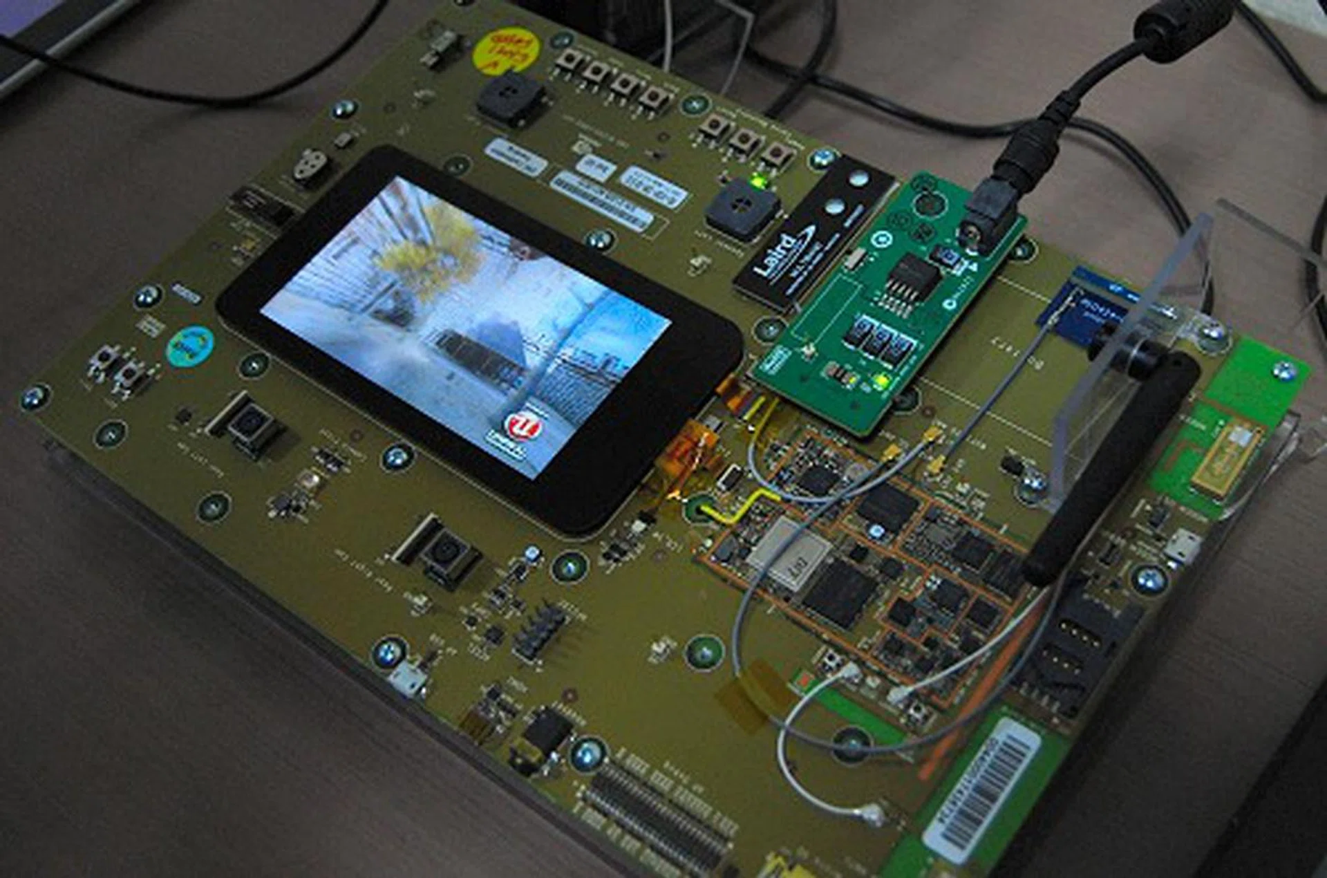 Here's a prototype Tegra 3 (Kal-El) development kit showing off 3D Vision in action at this early stage.