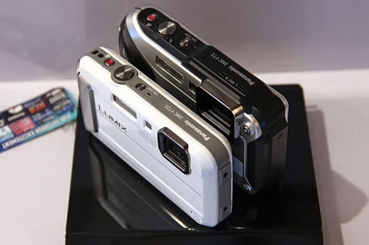 The FT5 beside its little brother the FT25.