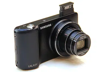 Besides squeezing in a 4.8-inch screen, and a 21x optical zoom lens, the Galaxy Camera also has a popup flash.