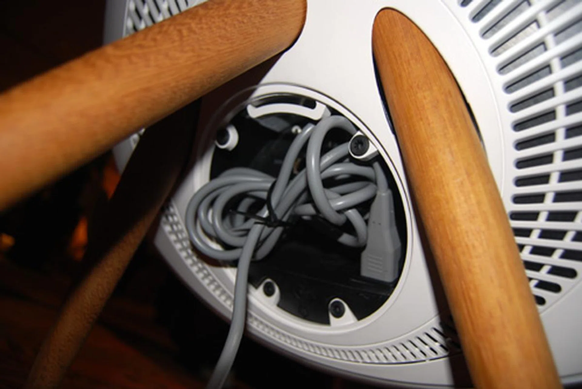 All the ports are located next to each other, which may lead to tangled cable jungles if you are not careful.