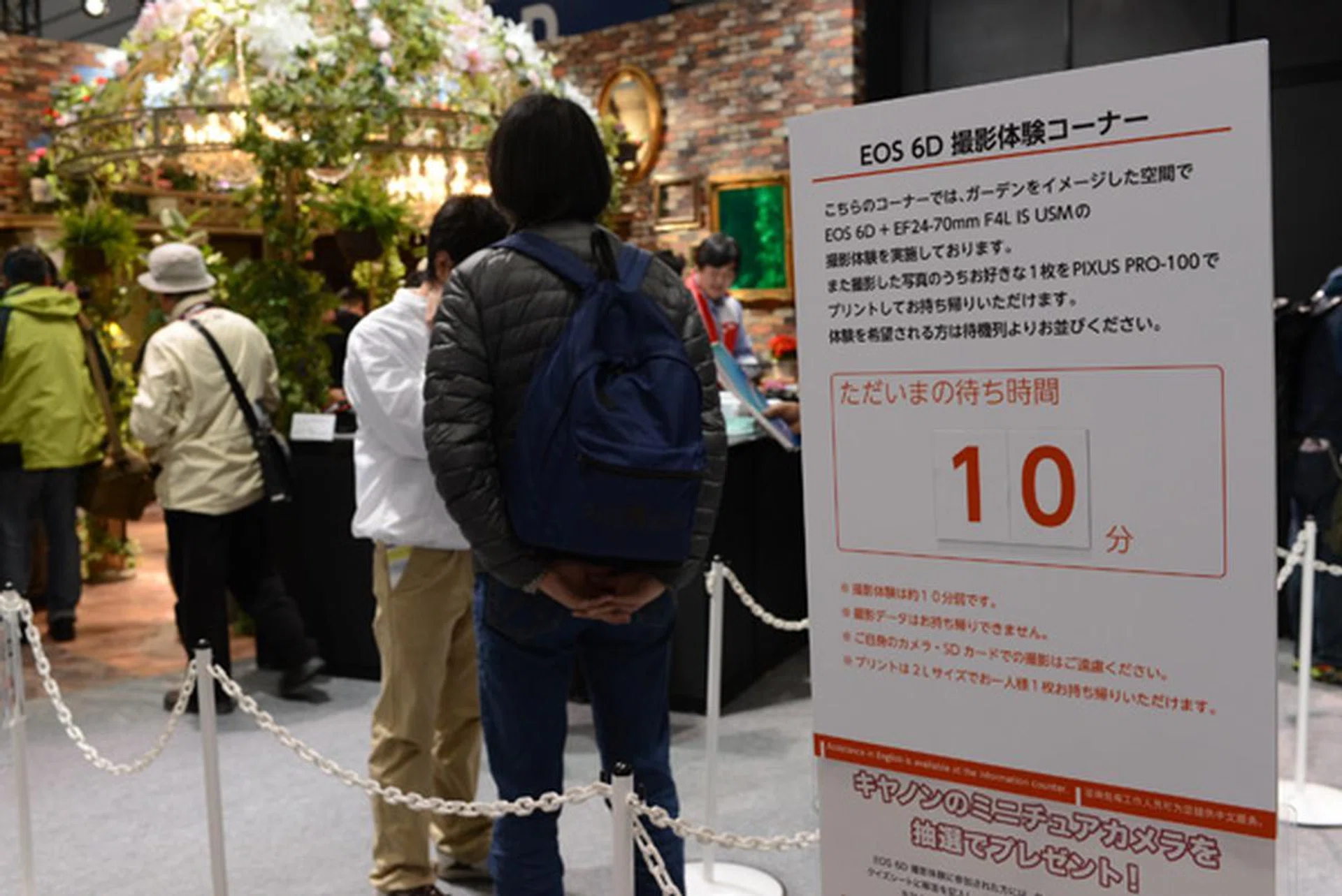 While the EOS 6D isn't exactly a brand-new model, people still waited in line to have a go at it.
