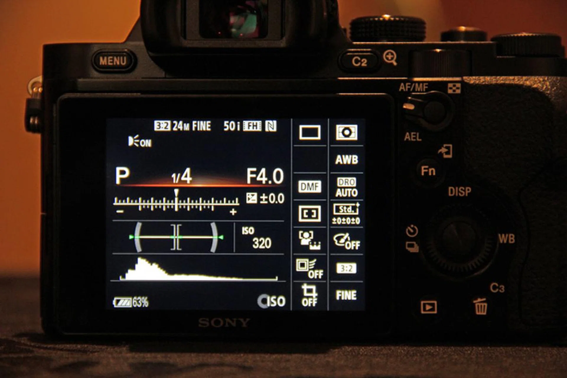 A Quick Navi Pro screen displays all major shooting options. Nothing to do with fast blue-skinned professional aliens.