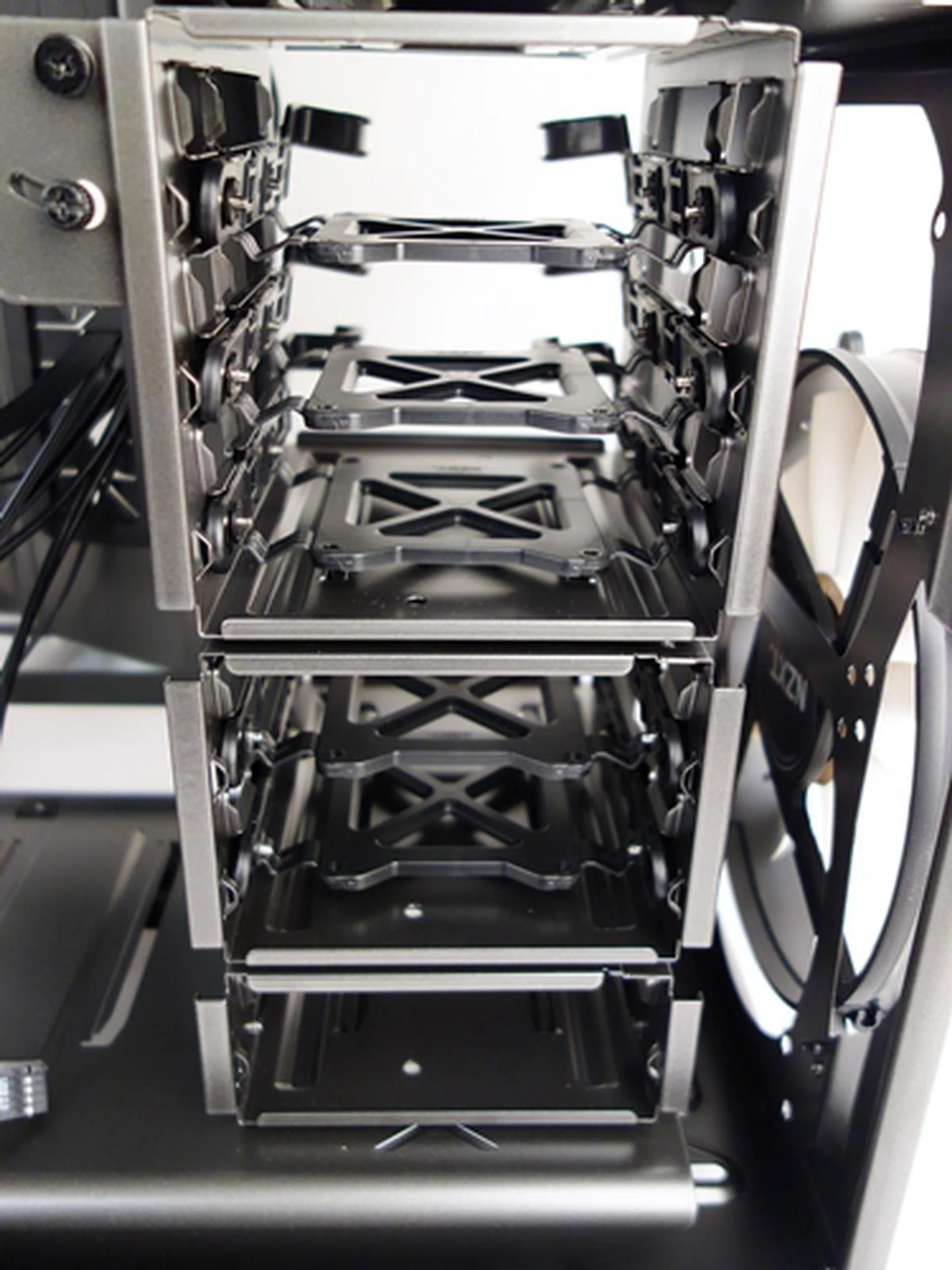 The plastic drive trays within each drive enclosure may seem flimsy, while some even looked bent out of shape. However, they felt sturdy to the touch and offer an easy installation experience.