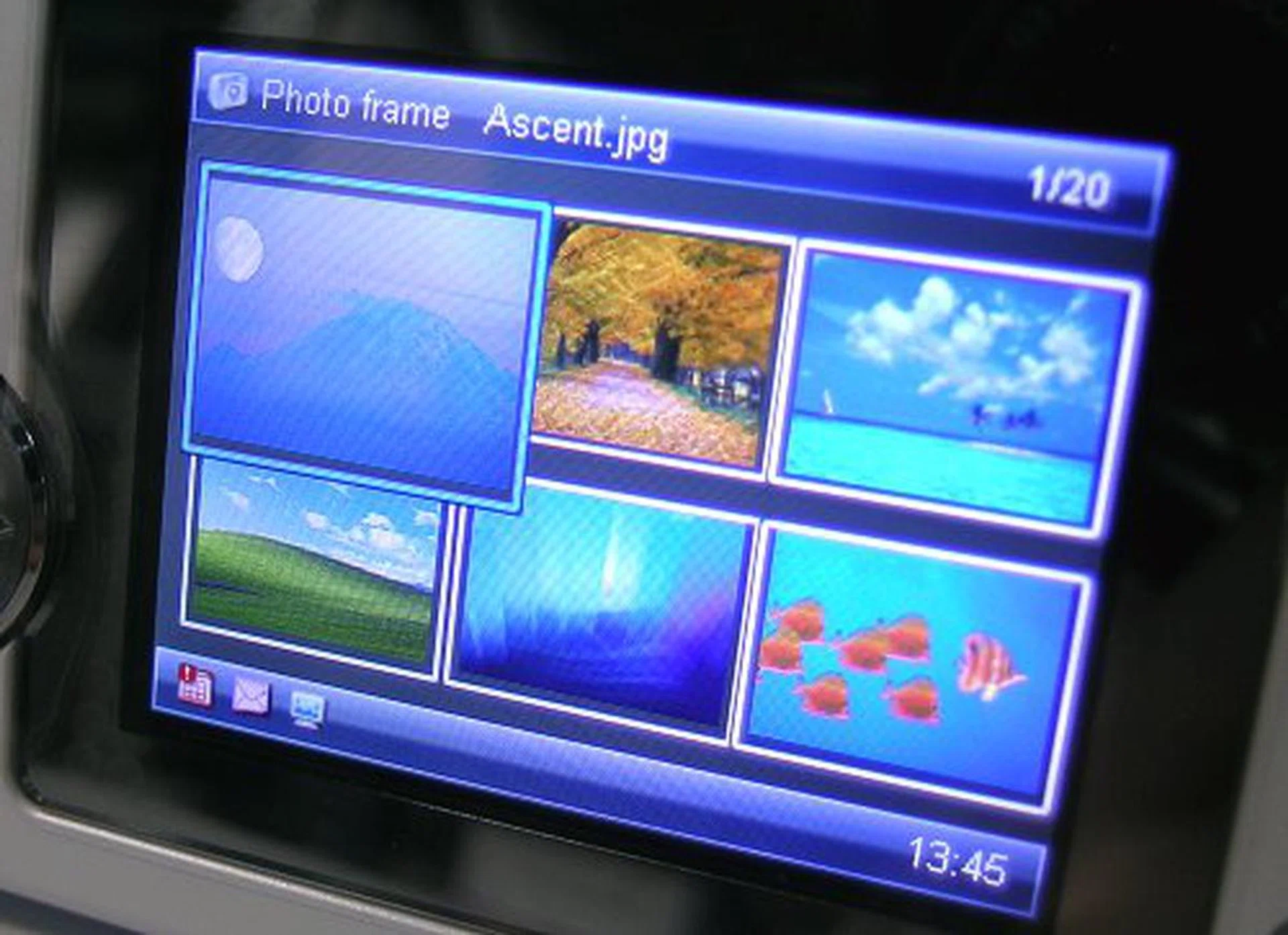 You can use the ScreenDUO as a digital photo frame if you want or set up a slide show to view images from any source without tying up your desktop.