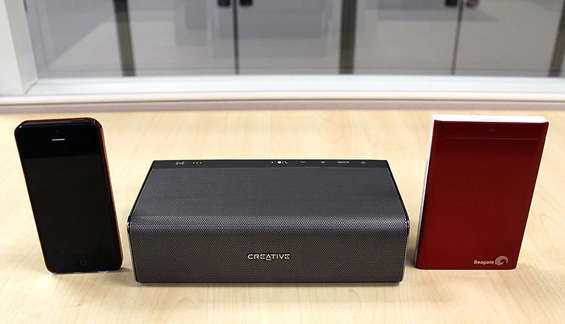 Just how big or small is the Sound Blaster Roar? Here it is next to an iPhone 5 and a regular portable external hard disk drive.