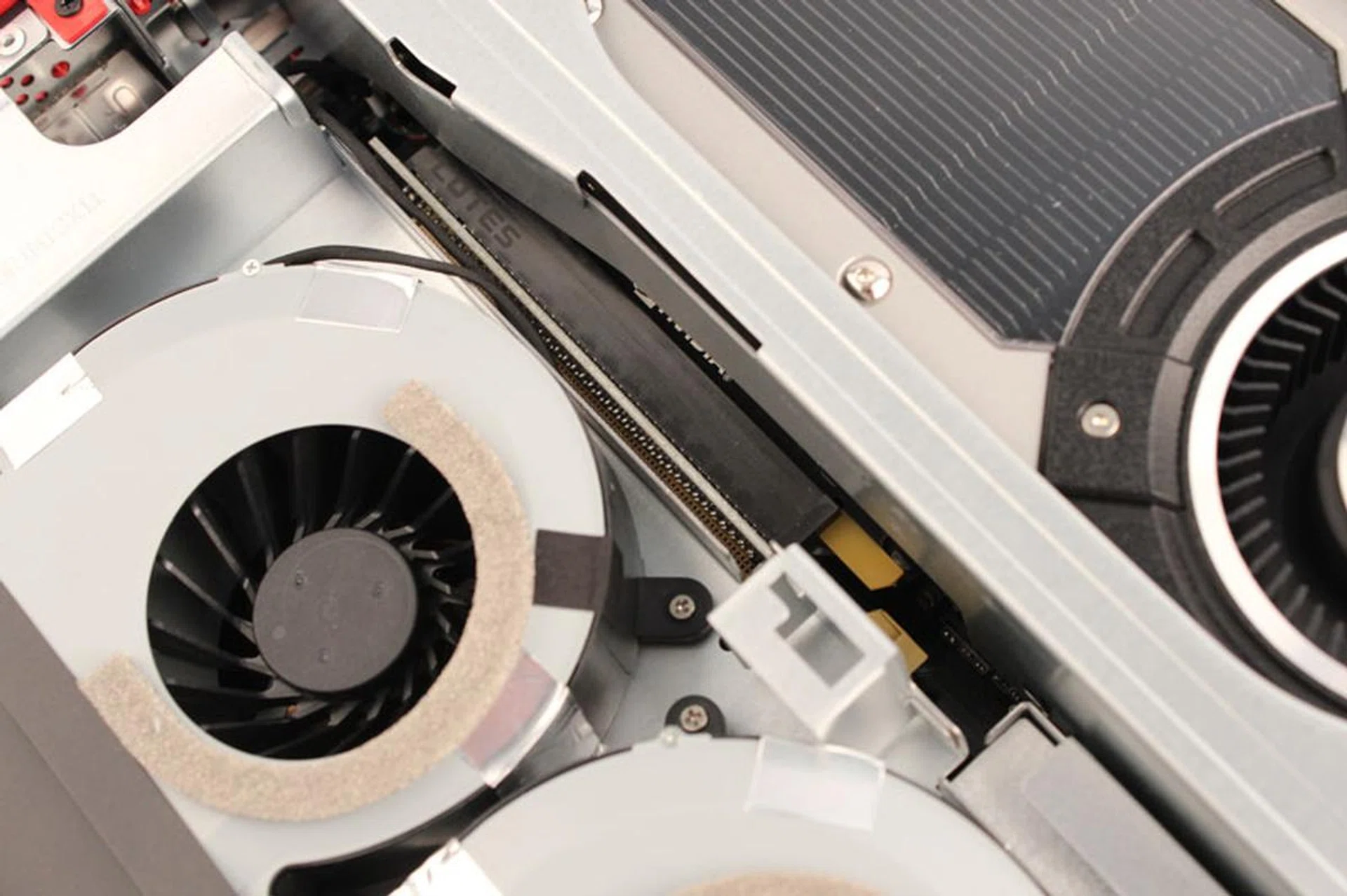 The NVIDIA GeForce GTX 970 connects to the motherboard via an additional connector, which allows it to sit flat against the board and enables ASUS to make the chassis even slimmer.