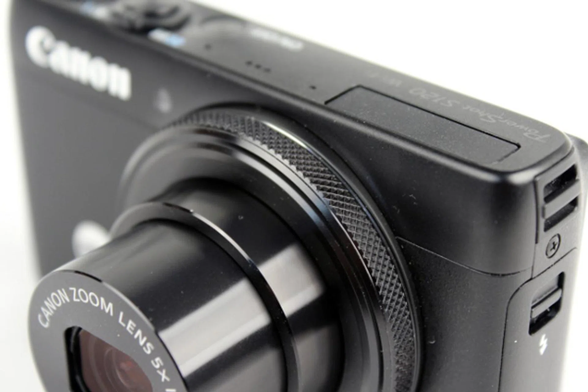 The control ring found on the PowerShot S90 was such a hit that it's now found on many other advanced compacts. Needless to say, it's still a prime feature on the PowerShot S120 as photographed.