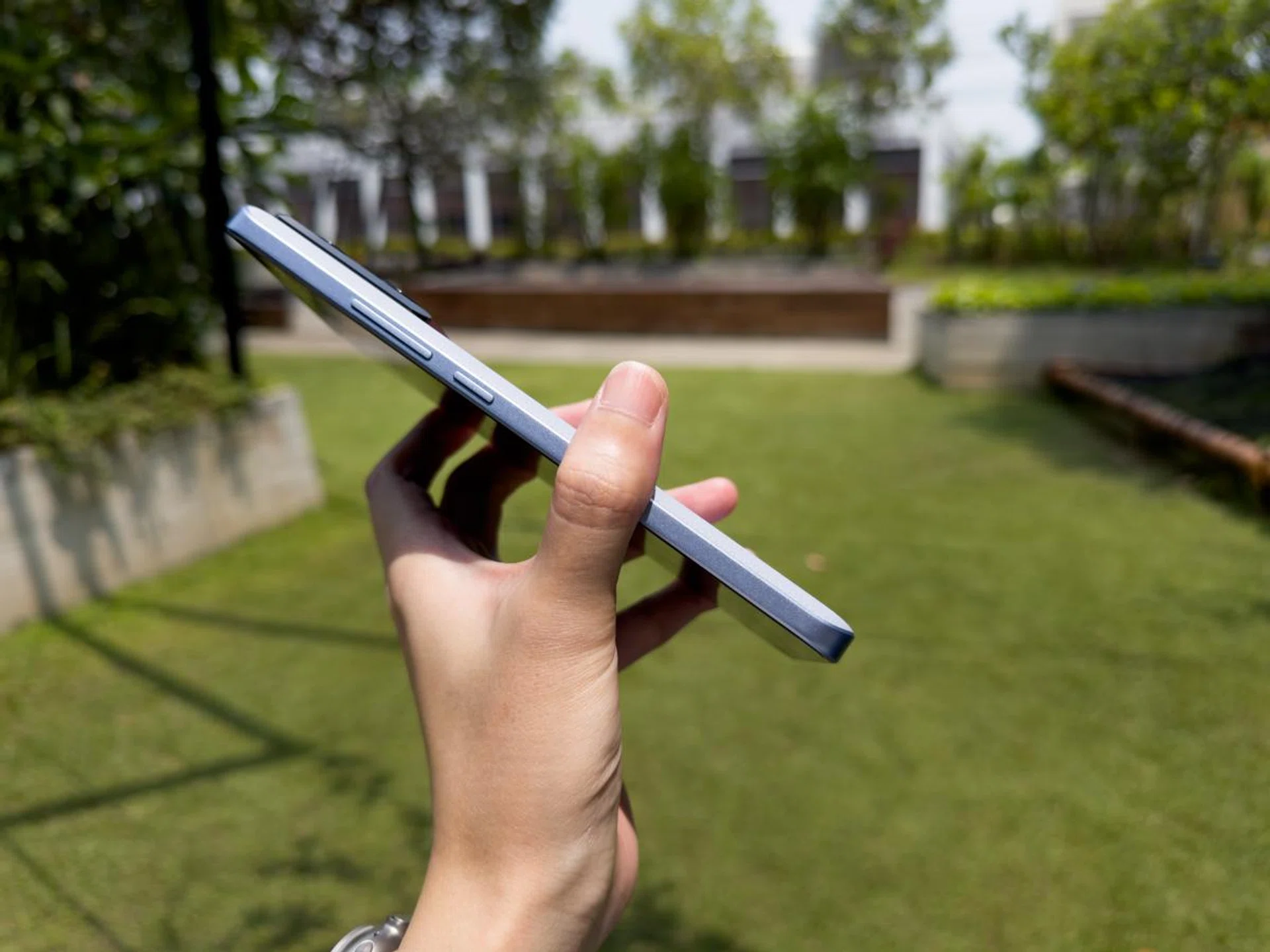 The sides have a matte finish, so you'll have no concerns about fingerprints.