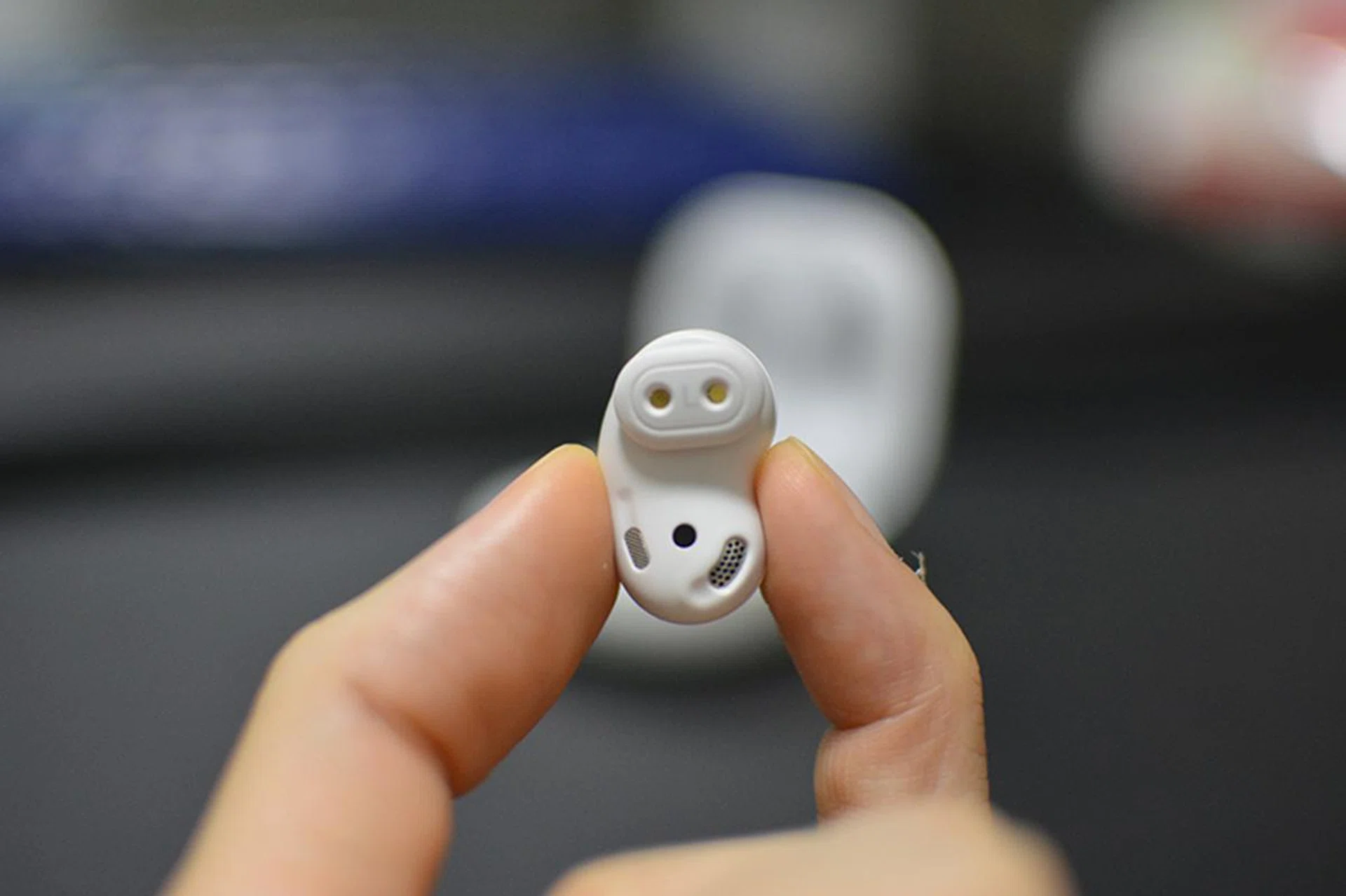 Not even a "bass duct" can make up for the complete lack of silicone seal. 