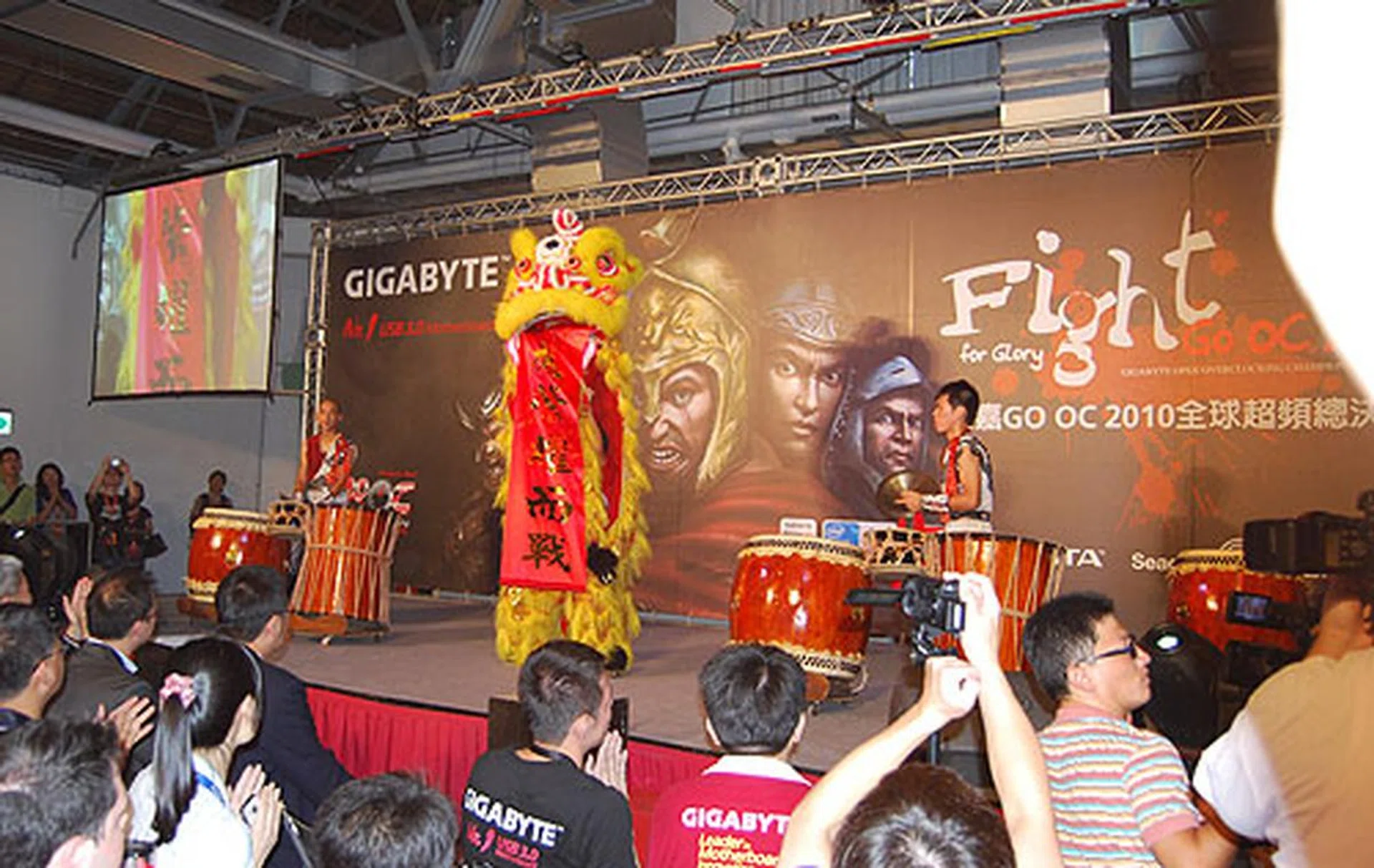 This is Taiwan! Well, nothing like a lion dance to start the competition on a good note.