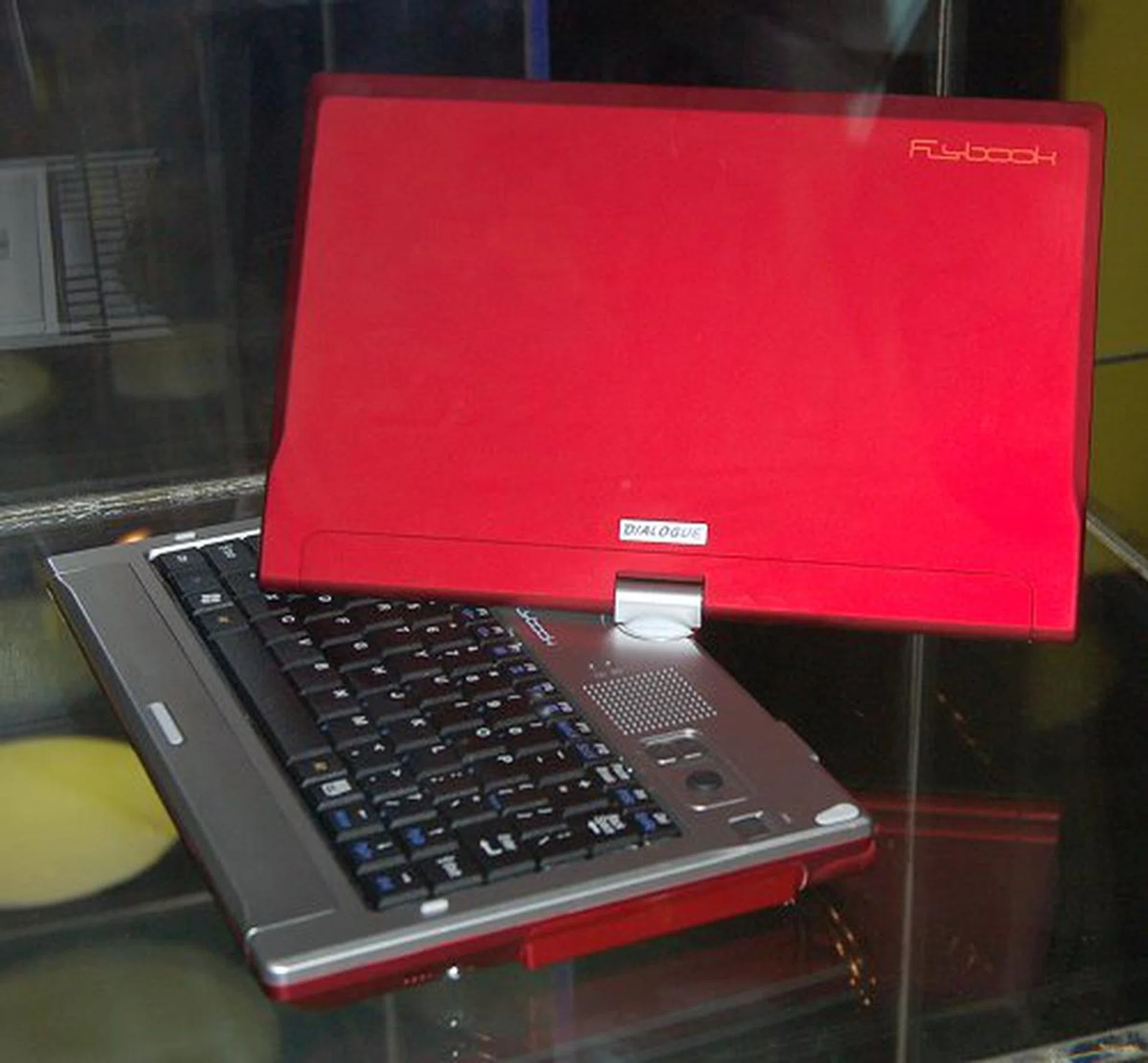 A rather exotic brand you might not have heard of is Dialogue Flybook and what you see here is the V33i tablet-style notebook. Amazing about it is that it swings both the ways of 802.11g and tri-band GSM/GPRS/EDGE.