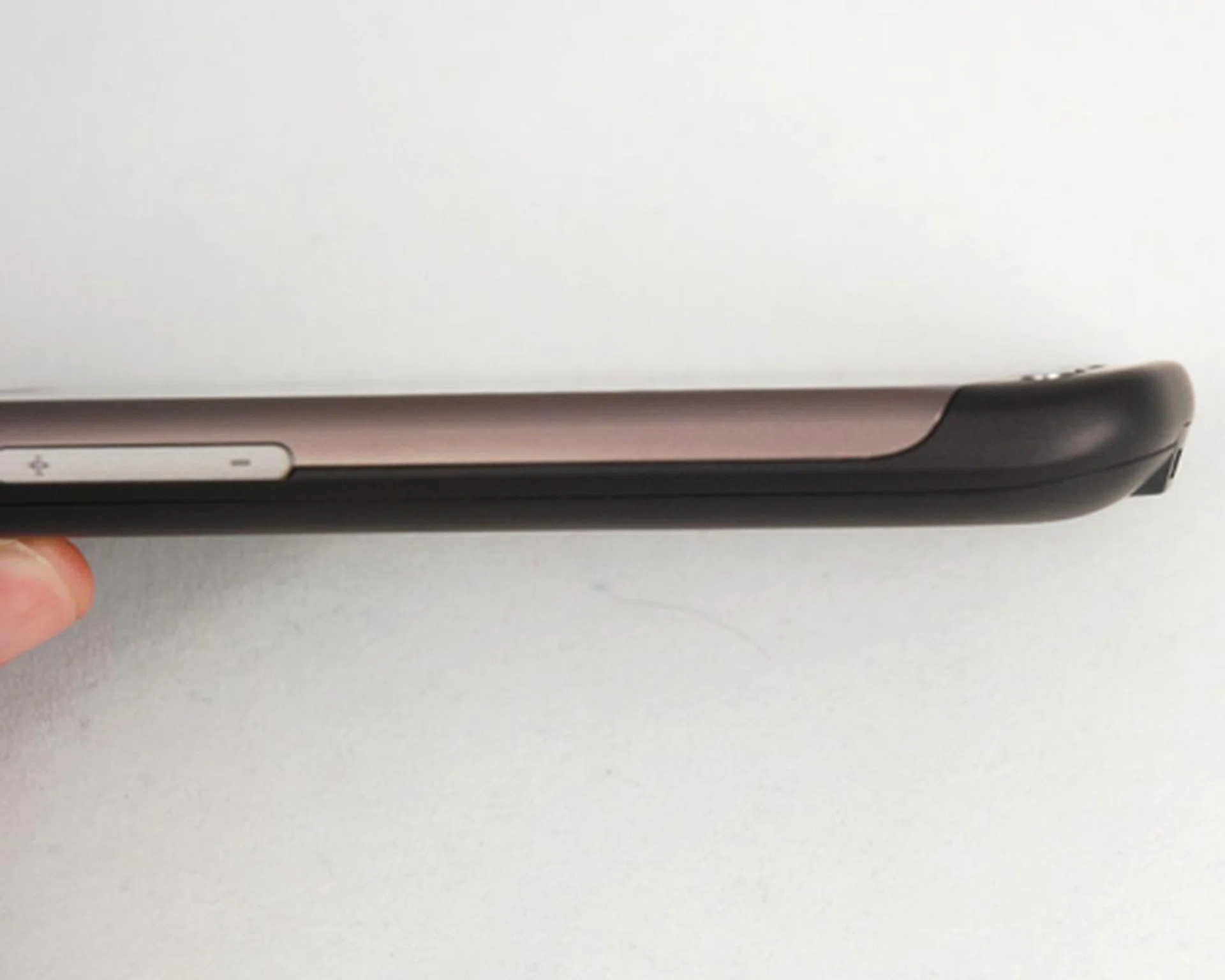 The return of the chin on the Desire, though not as pronounced as its other Android siblings.