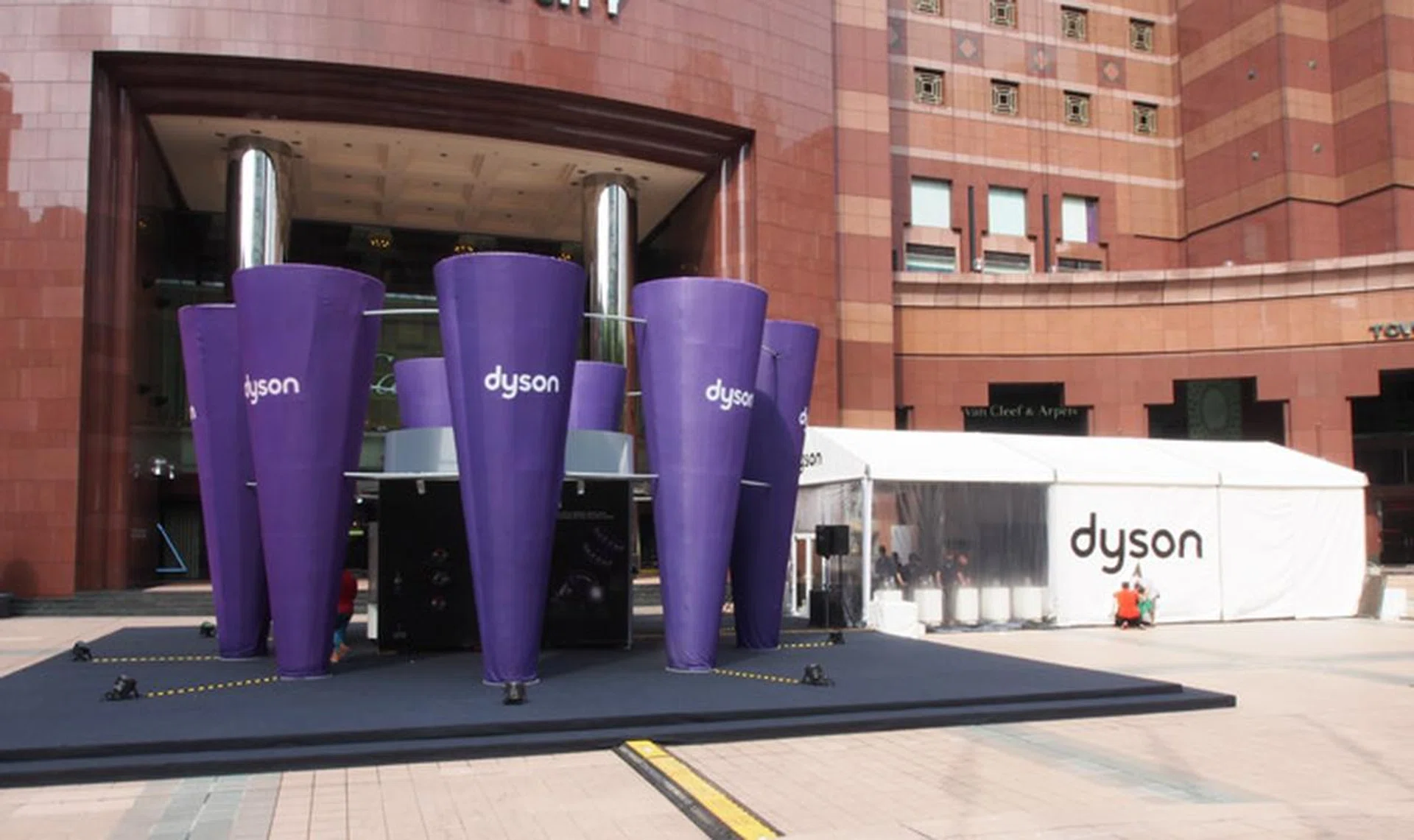 The Dyson road show outside Ngee Ann City looks like a set of giant Dyson cyclones!