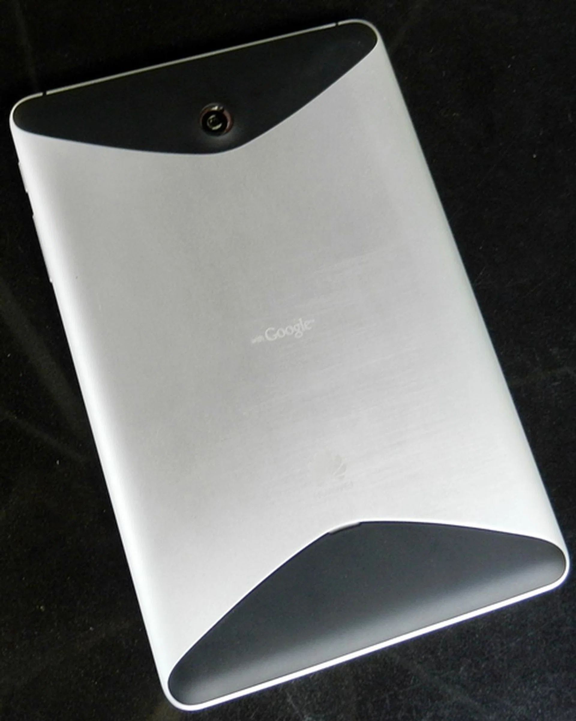 A unibody design, with a two-tone color combination makes the MediaPad aesthetically appealing.